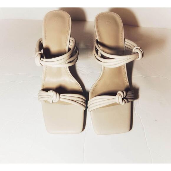 NWOT Cream Beige Slip On Open Square Toe Chunky Block Heel Sandals Size 9 - Picture 2 of 10